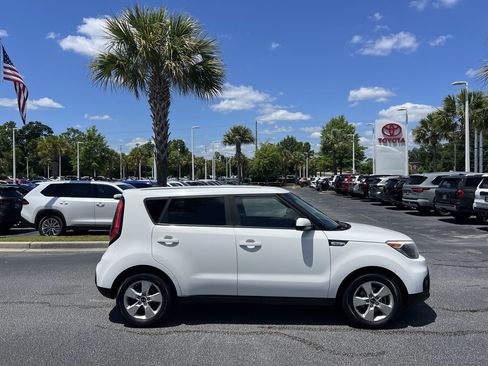 Used 2017 Kia Soul FWD image 11