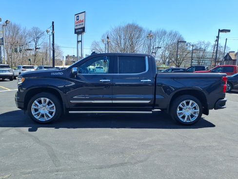 Used 2022 Chevrolet Silverado 1500 High Country w/ High Country Premium Package image 6
