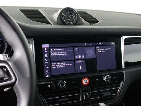 Certified 2023 Porsche Macan AWD/4WD image 13