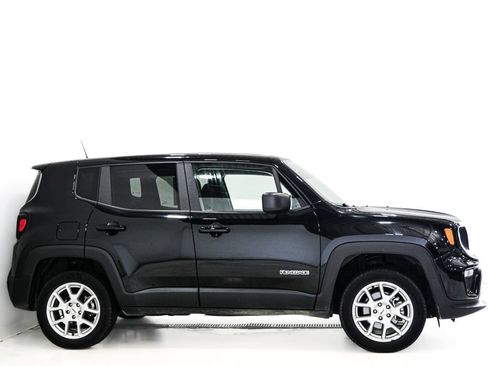 Used 2023 Jeep Renegade Latitude AWD/4WD image 4
