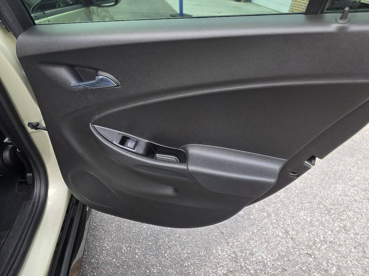 Used 2017 Chevrolet Volt Premier w/ Driver Confidence II Package FWD image 25