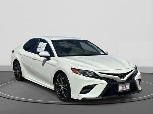 Used 2018 Toyota Camry SE FWD image 4