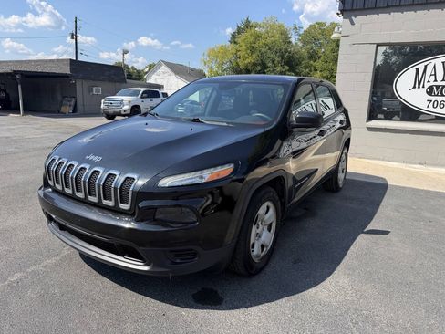 Used 2016 Jeep Cherokee Sport FWD image 2