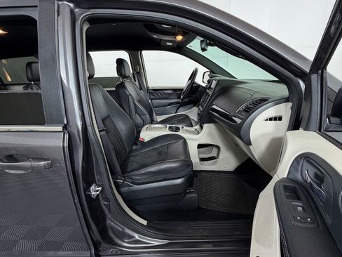 Used 2019 Dodge Grand Caravan SXT FWD image 5