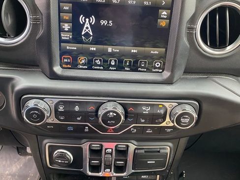 Used 2021 Jeep Wrangler Unlimited Sahara w/ Cold Weather Group image 17