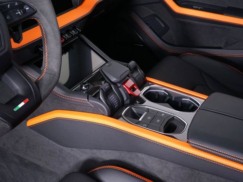 Used 2026 Lamborghini Urus SE AWD/4WD image 30