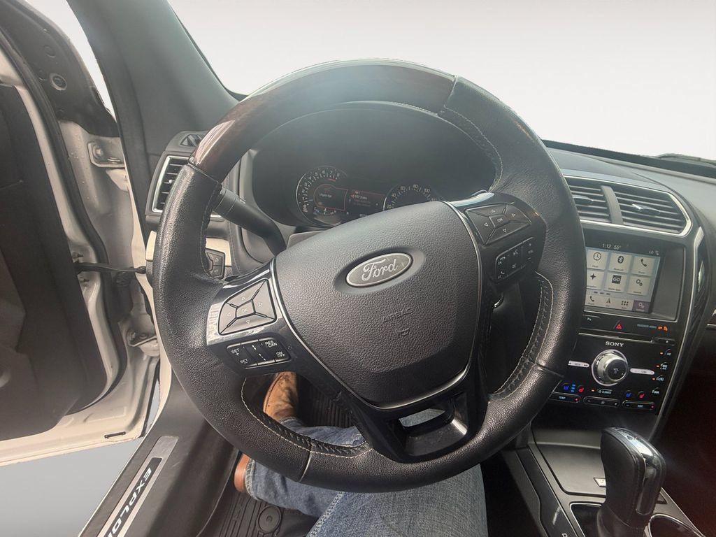 Used 2018 Ford Explorer Platinum AWD/4WD image 13