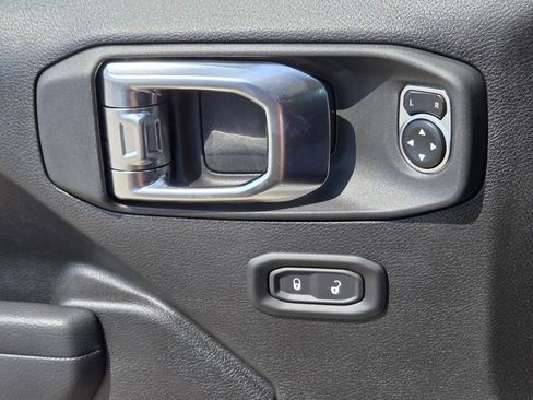 New 2025 Jeep Gladiator Willys image 17