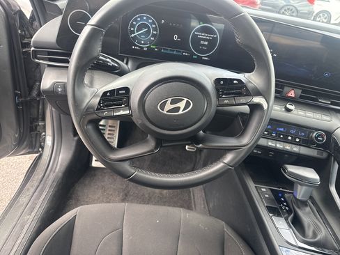 Used 2025 Hyundai Elantra SEL FWD image 18
