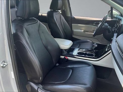 Used 2022 Kia Carnival EX FWD image 28