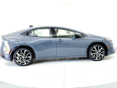 New 2026 Toyota Prius Plug-In Hybrid FWD image 6
