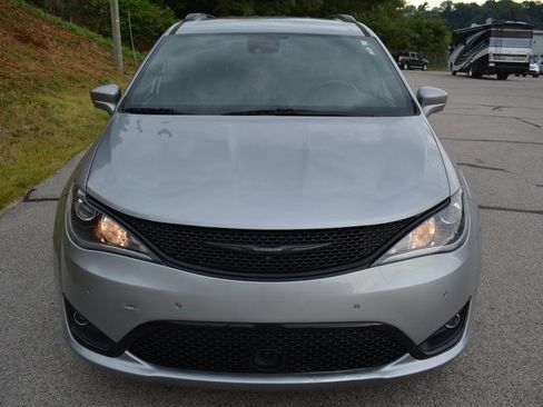 Used 2019 Chrysler Pacifica Touring-L Plus w/ Advanced Safetytec Group image 2