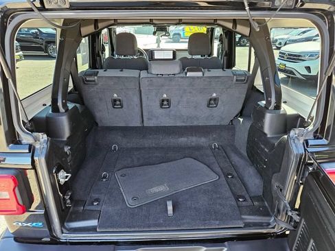 Used 2024 Jeep Wrangler Unlimited Sahara AWD/4WD image 13