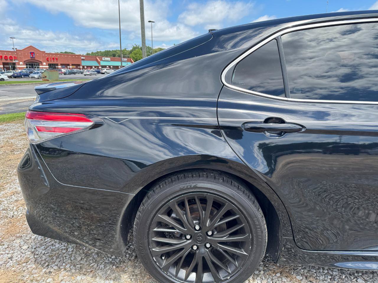 Used 2019 Toyota Camry SE w/ Carpet Mat Package FWD image 9
