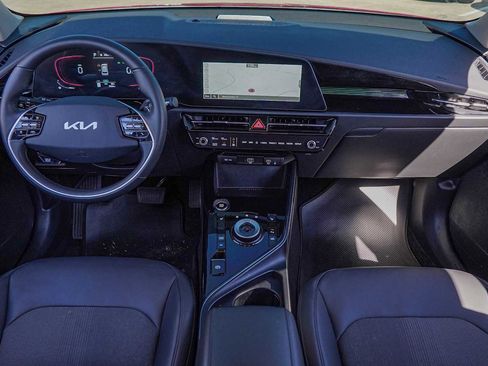 Certified 2025 Kia Niro EX image 25
