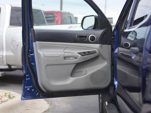 Used 2014 Toyota Tacoma PreRunner image 29