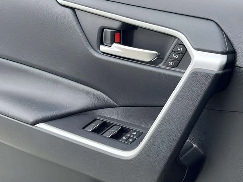 Used 2023 Toyota RAV4 XLE Premium image 30