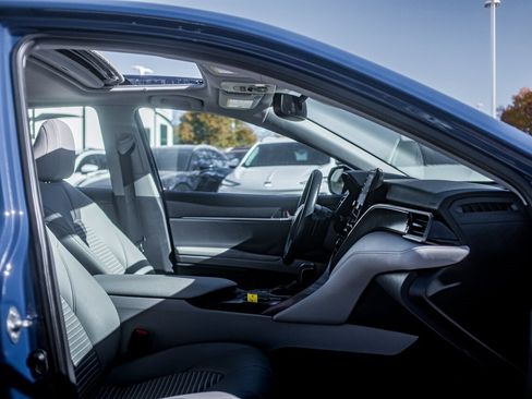 Used 2024 Toyota Camry SE image 38