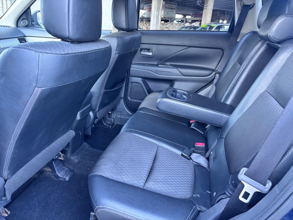 Used 2015 Mitsubishi Outlander SE AWD/4WD image 7
