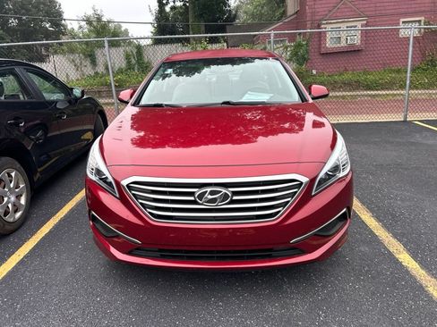 Used 2016 Hyundai Sonata SE w/ Cargo Package FWD image 2