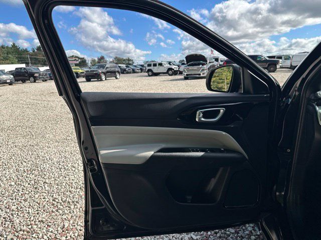 Used 2023 Jeep Compass Limited AWD/4WD image 23