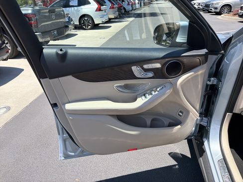 Used 2018 Mercedes-Benz GLC 300 image 14