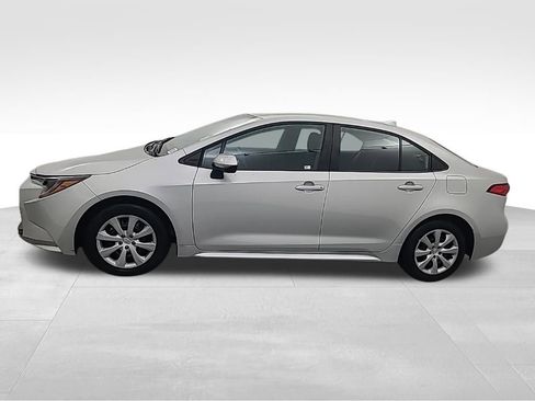 Used 2025 Toyota Corolla LE image 7