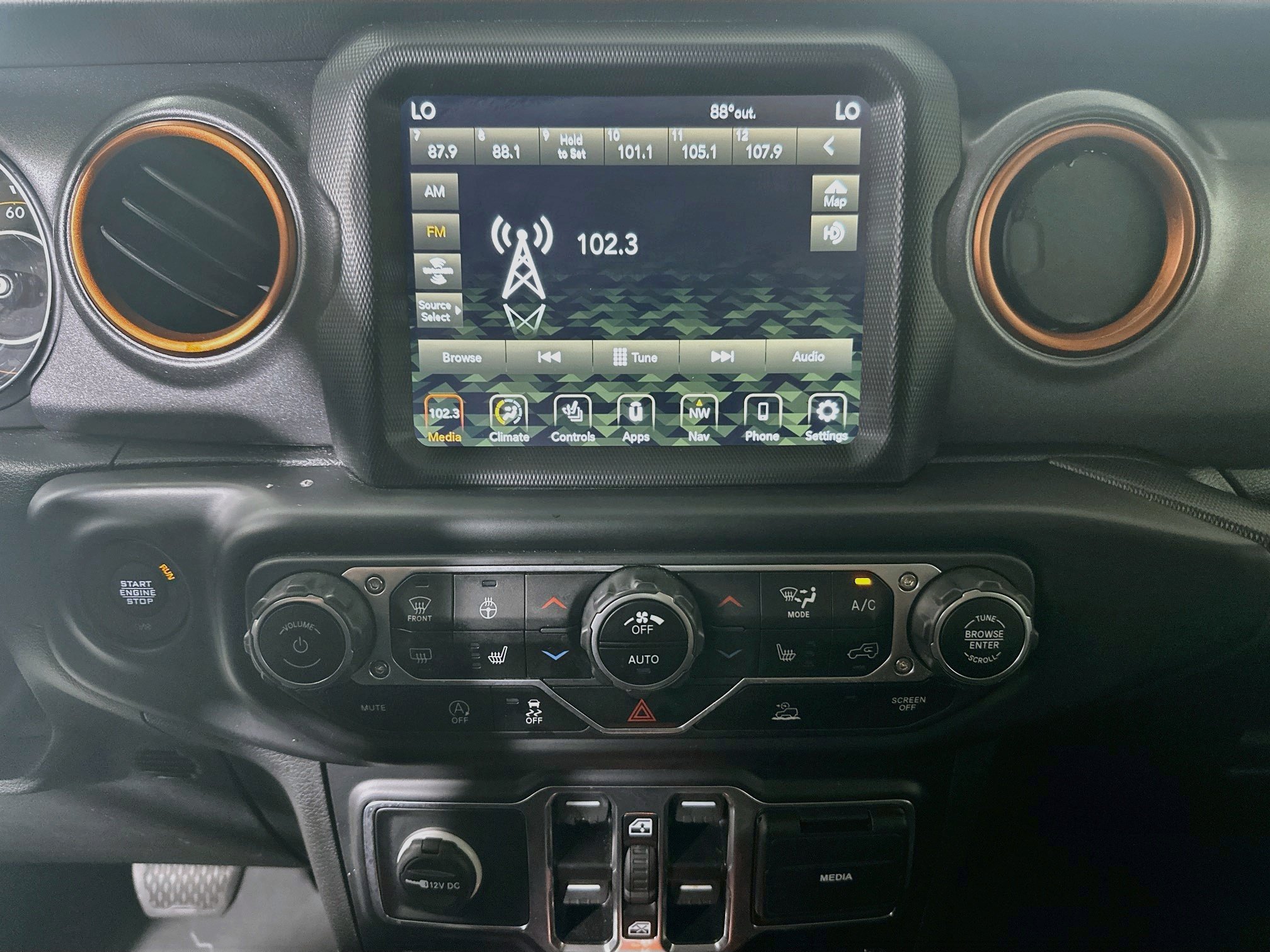 Used 2023 Jeep Gladiator Mojave w/ LED Lighting Group AWD/4WD image 24