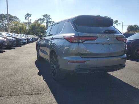 Used 2022 Mitsubishi Outlander SE image 10
