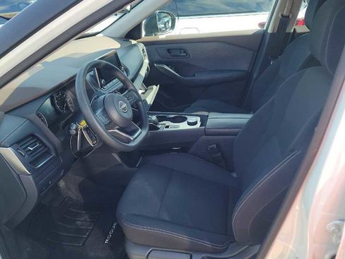 Used 2023 Nissan Rogue S image 9