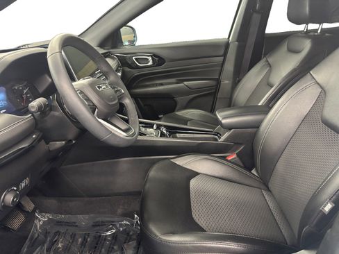 Used 2024 Jeep Compass Latitude w/ Altitude Special Edition image 9