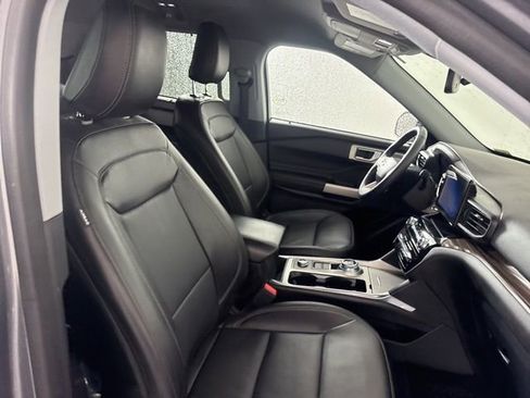 Used 2022 Ford Explorer Limited w/ Equipment Group 301A AWD/4WD image 18