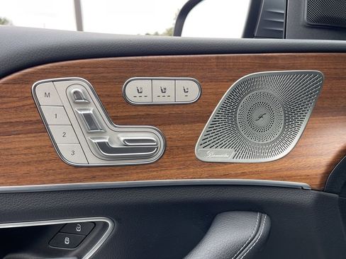 Used 2025 Mercedes-Benz GLS 580 4MATIC image 21