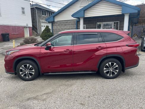 Used 2020 Toyota Highlander XLE image 8