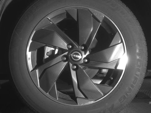 Used 2025 Nissan Rogue SV image 12