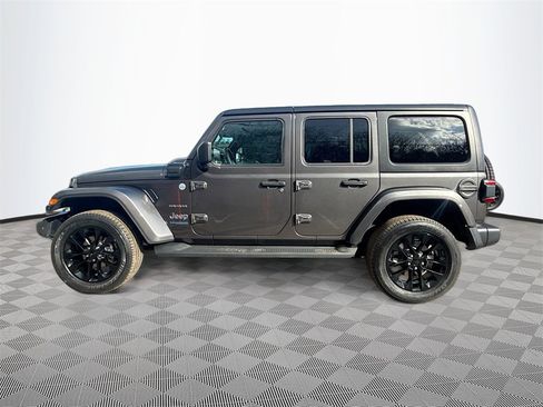 Used 2022 Jeep Wrangler Unlimited Sahara w/ Dual Top Group image 9