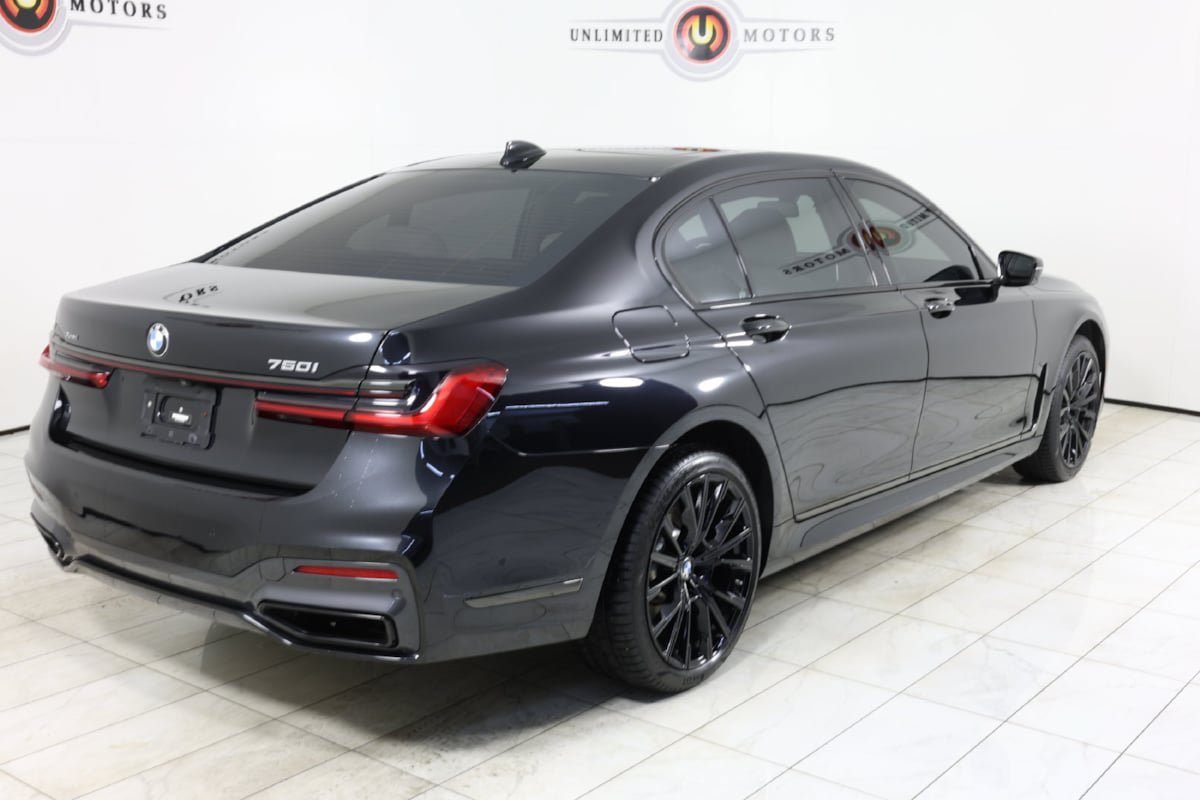 Used 2022 BMW 750i xDrive w/ Luxury Rear Seating Package AWD/4WD image 3
