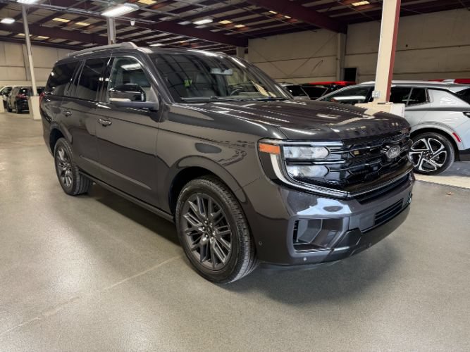 Used 2025 Ford Expedition Platinum w/ Stealth Performance Package AWD/4WD image 6