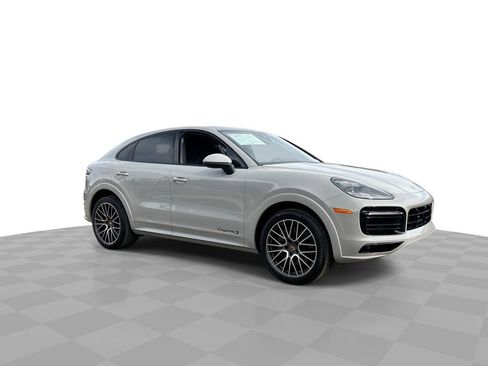 Used 2021 Porsche Cayenne S image 3