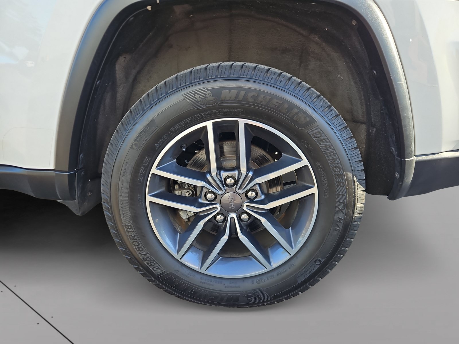 Used 2019 Jeep Grand Cherokee Limited w/ Luxury Group II AWD/4WD image 15