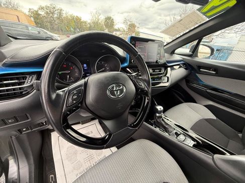 Used 2019 Toyota C-HR XLE FWD image 13