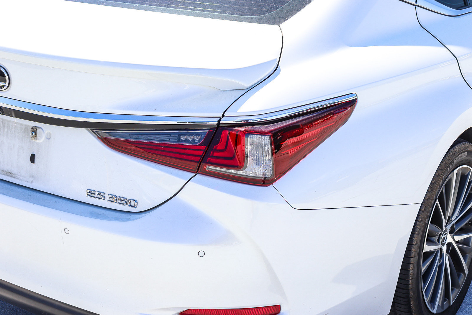 Used 2023 Lexus ES 350 w/ Accessory Package (Z1) FWD image 8