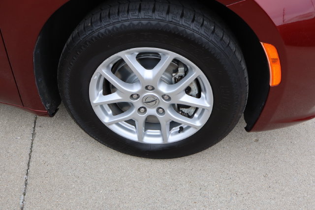 Used 2023 Chrysler Pacifica Touring-L FWD image 8
