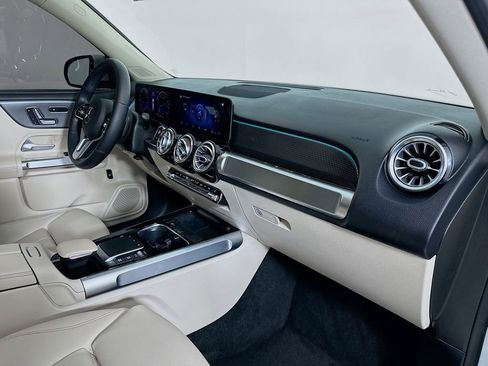 Used 2021 Mercedes-Benz GLB 250 image 29