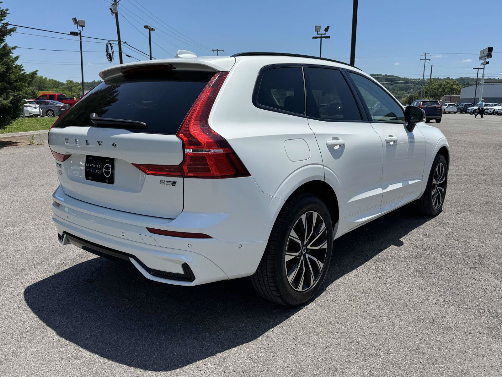 Certified 2025 Volvo XC60 B5 Plus AWD/4WD image 3