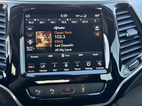 Used 2021 Jeep Cherokee Limited FWD image 19
