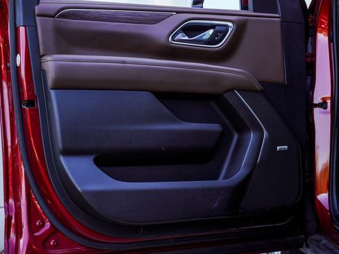 Used 2021 Chevrolet Tahoe High Country w/ Premium Package image 11