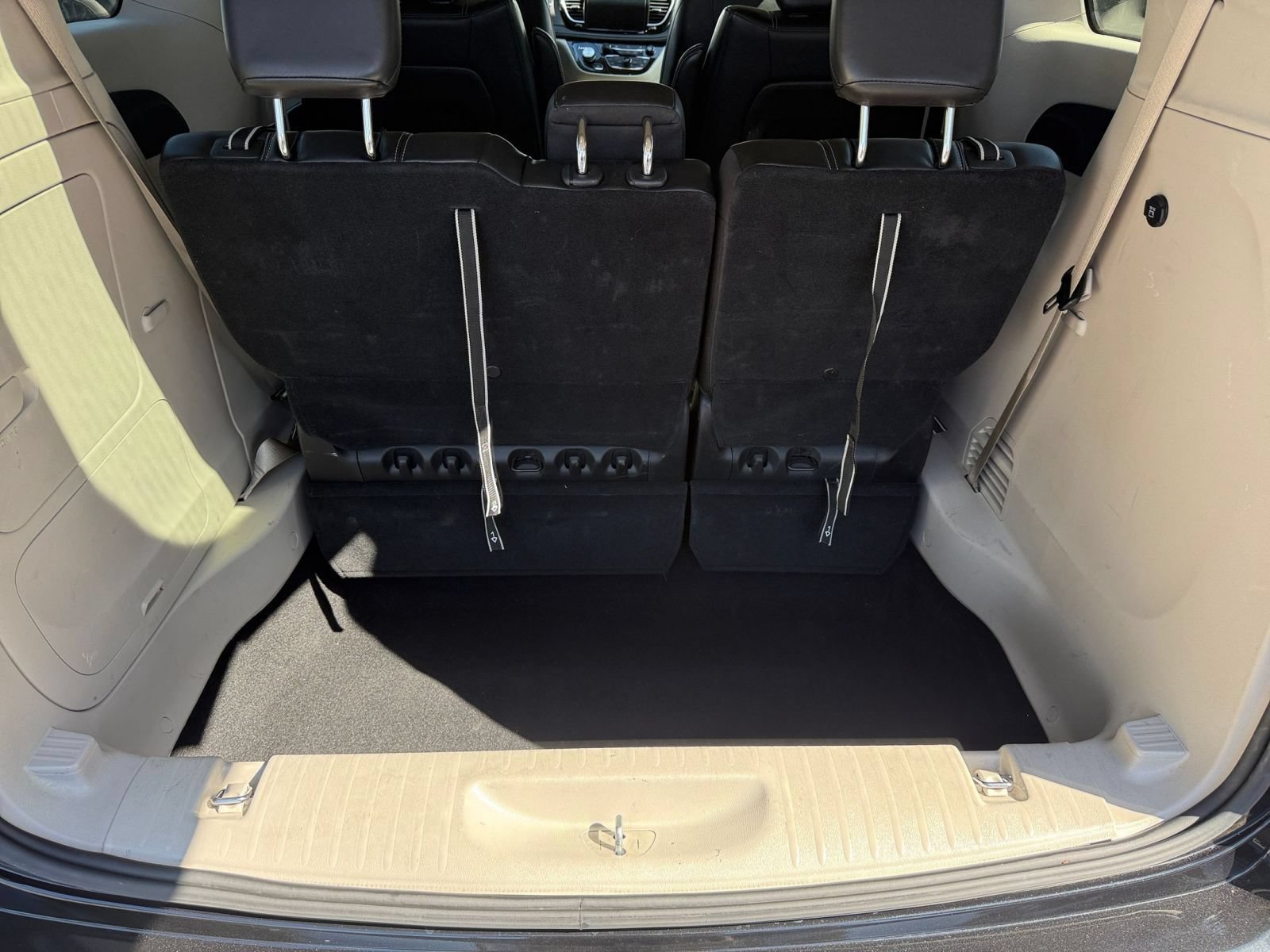 Used 2023 Chrysler Pacifica Touring-L FWD image 30