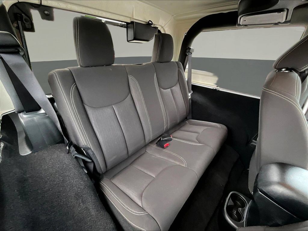 Used 2017 Jeep Wrangler Sahara w/ Connectivity Group AWD/4WD image 24