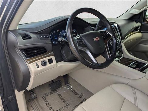 Used 2020 Cadillac Escalade ESV Luxury RWD image 10